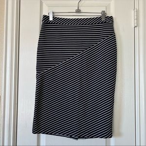 Banana Republic Pencil Skirt 🔴